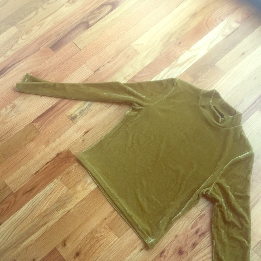 Green velvet crop top💚